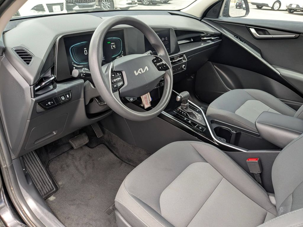 Thumbnail: 2025 Kia Niro - 13