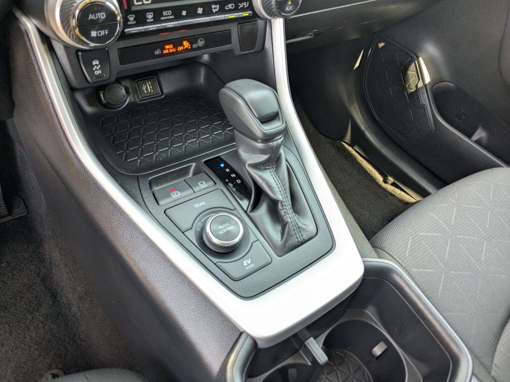 Thumbnail: 2025 Toyota RAV4 - 24