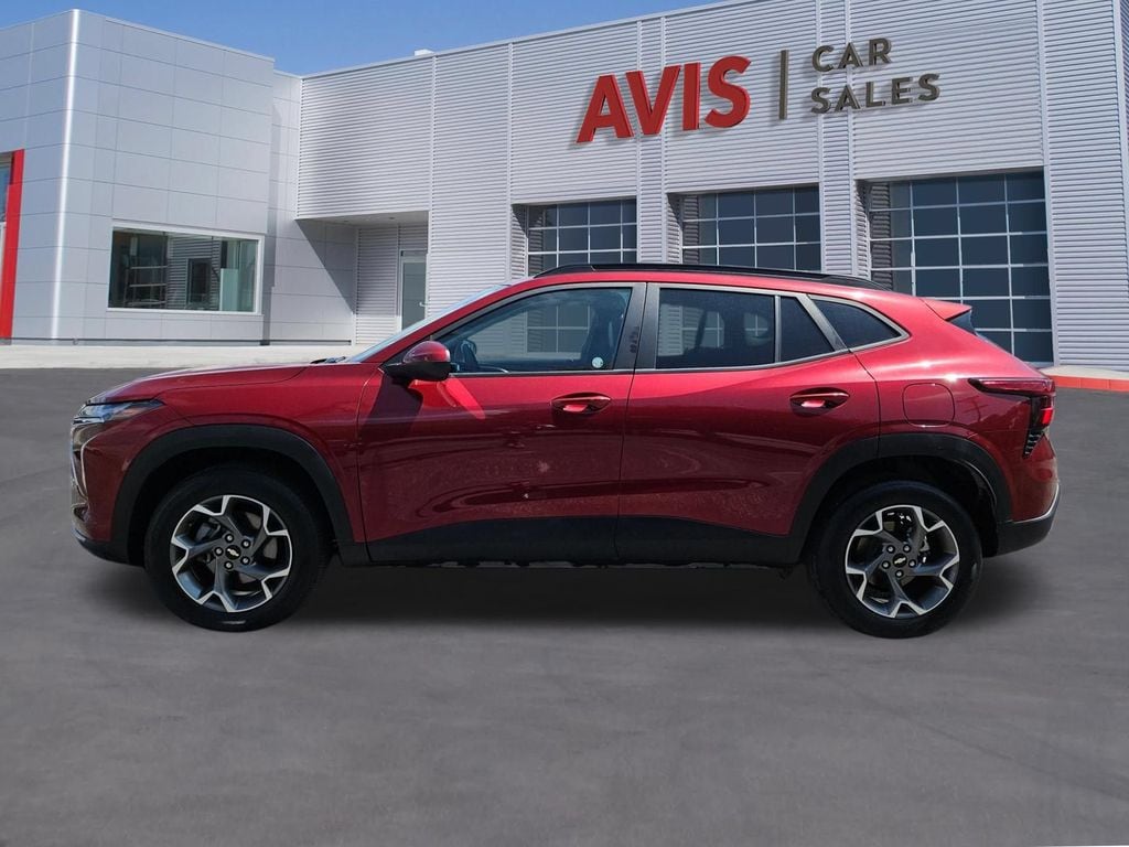 2025 Chevrolet Trax LT - Photo 10