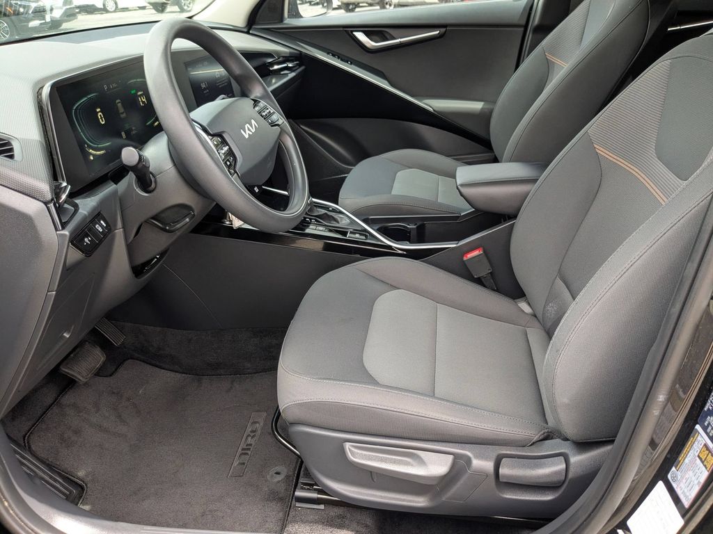 Thumbnail: 2025 Kia Niro - 11