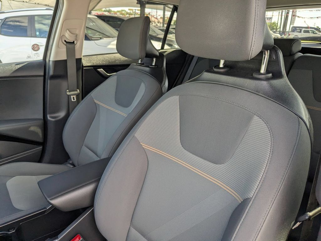 Thumbnail: 2025 Kia Niro - 15