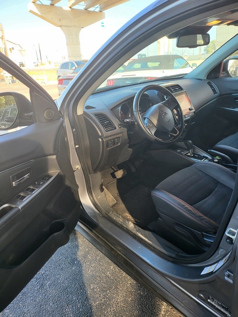 2024 Mitsubishi Outlander Sport SE photo 3