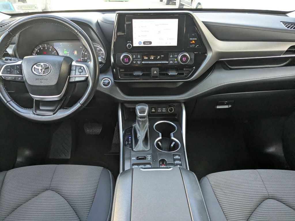 Thumbnail: 2024 Toyota Highlander - 15