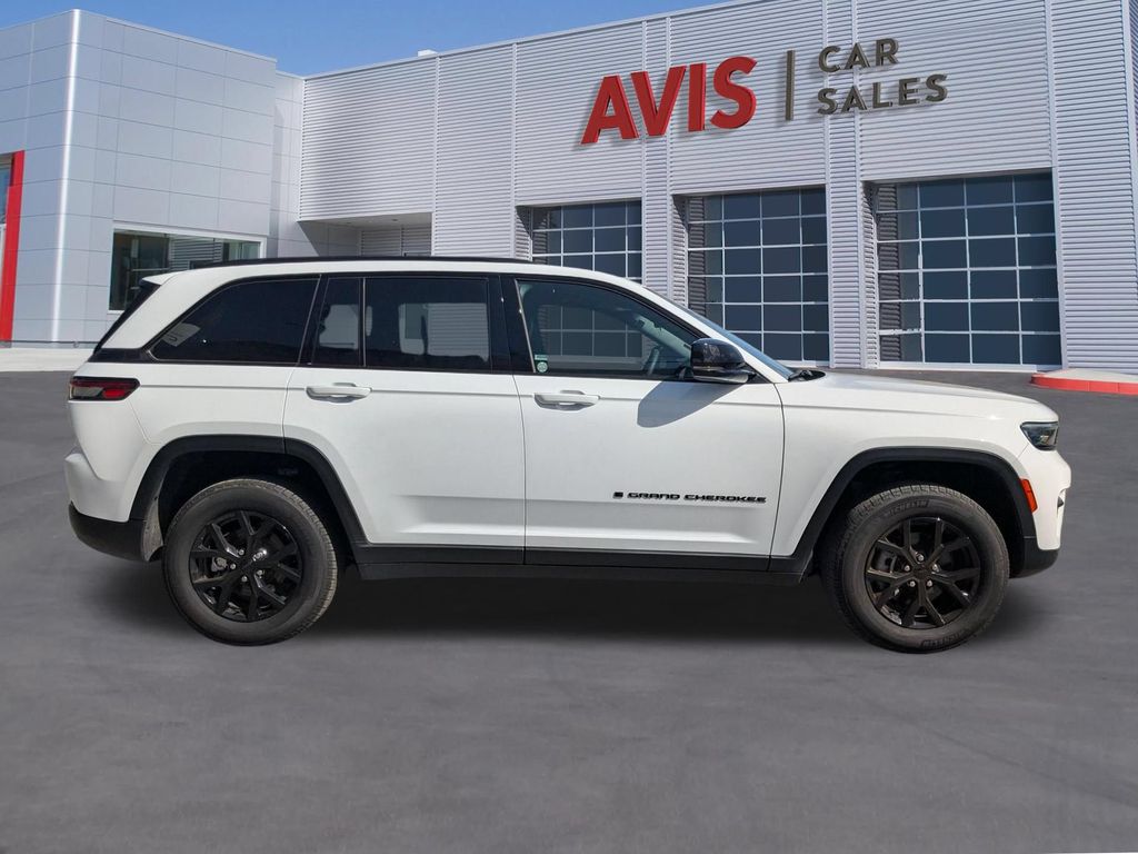 Thumbnail: 2025 Jeep Grand Cherokee - 7