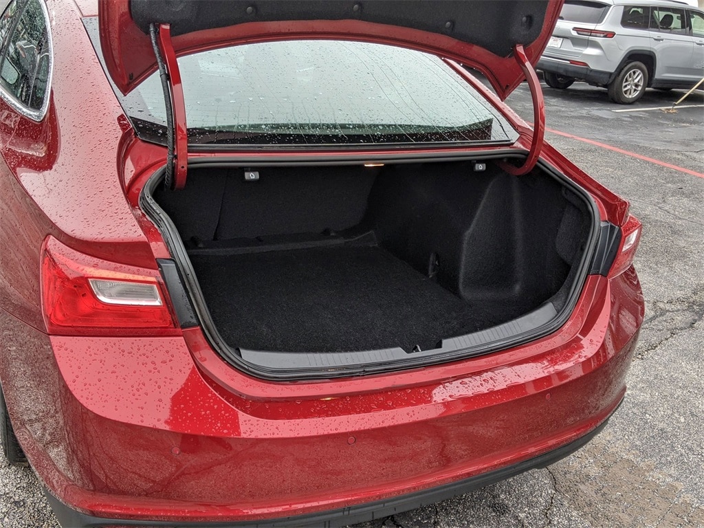 2024 Chevrolet Malibu LT 32