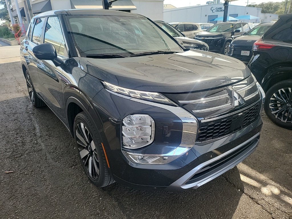 Certified 2025 Mitsubishi Outlander SE SUV