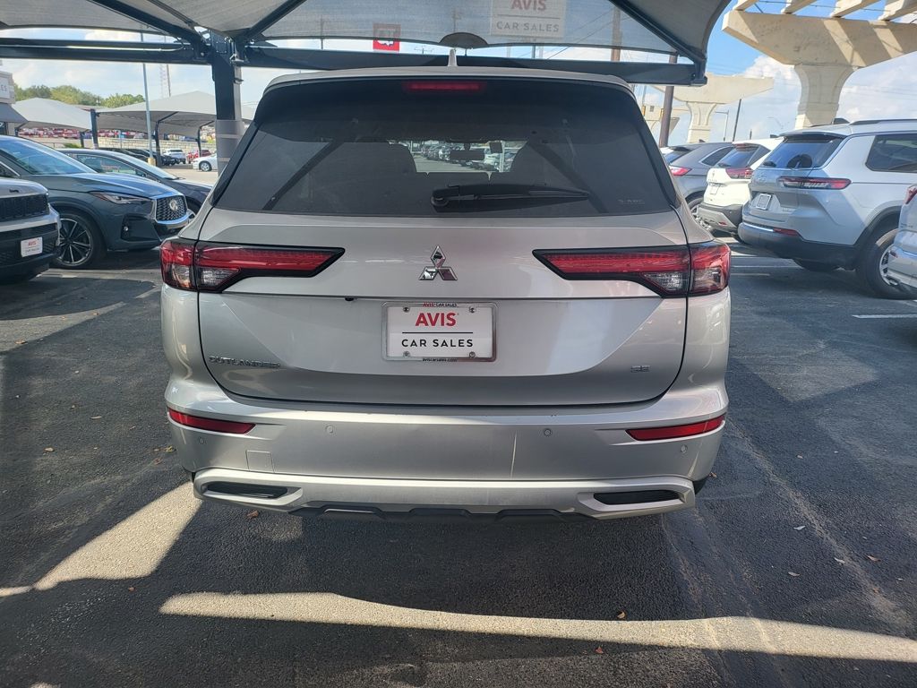 Thumbnail: 2024 Mitsubishi Outlander - 14