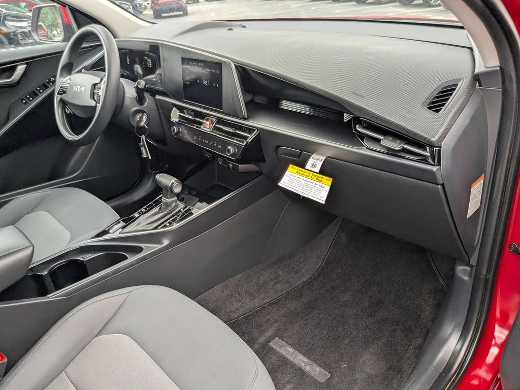 Thumbnail: 2025 Kia Niro - 27