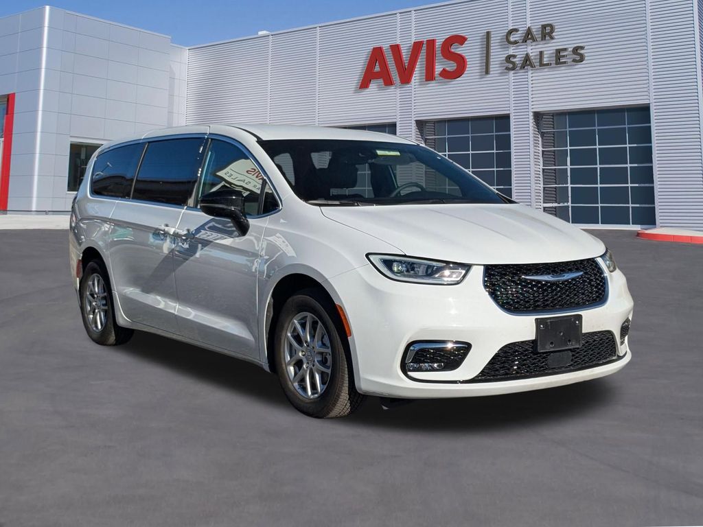 Thumbnail: 2025 Chrysler Pacifica - 9