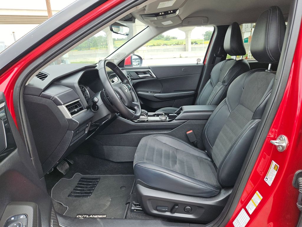 Thumbnail: 2025 Mitsubishi Outlander - 11