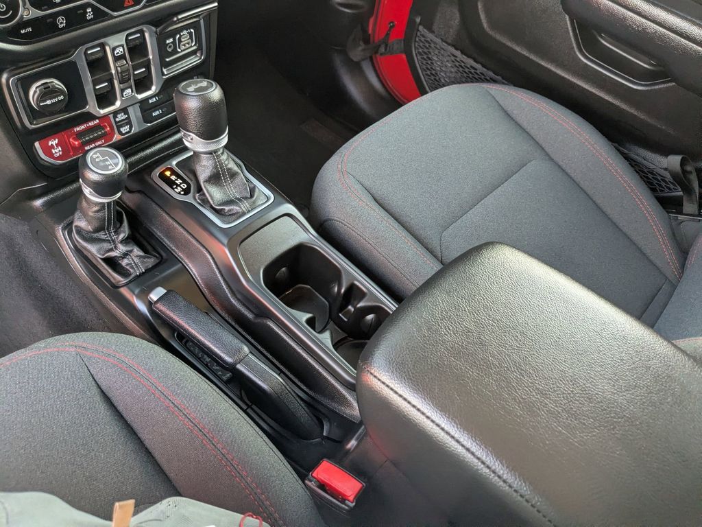 Thumbnail: 2025 Jeep Wrangler - 24