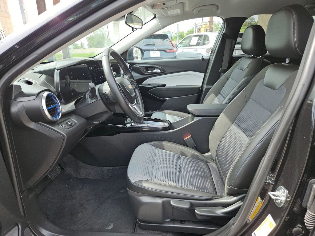 Thumbnail: 2025 Chevrolet Trax - 11