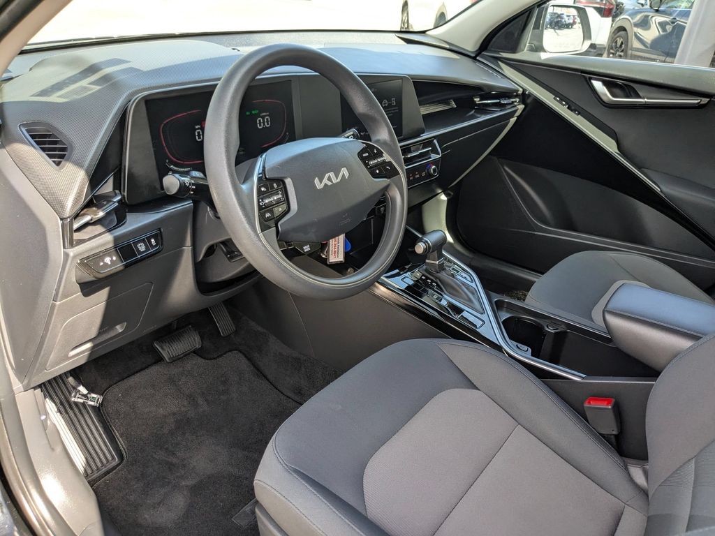 Thumbnail: 2025 Kia Niro - 13
