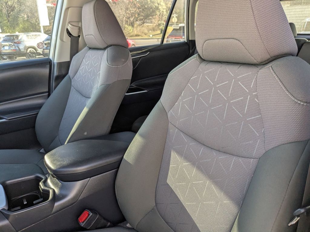 Thumbnail: 2025 Toyota RAV4 - 13