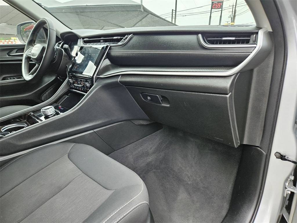 2023 Jeep Grand Cherokee Laredo 31