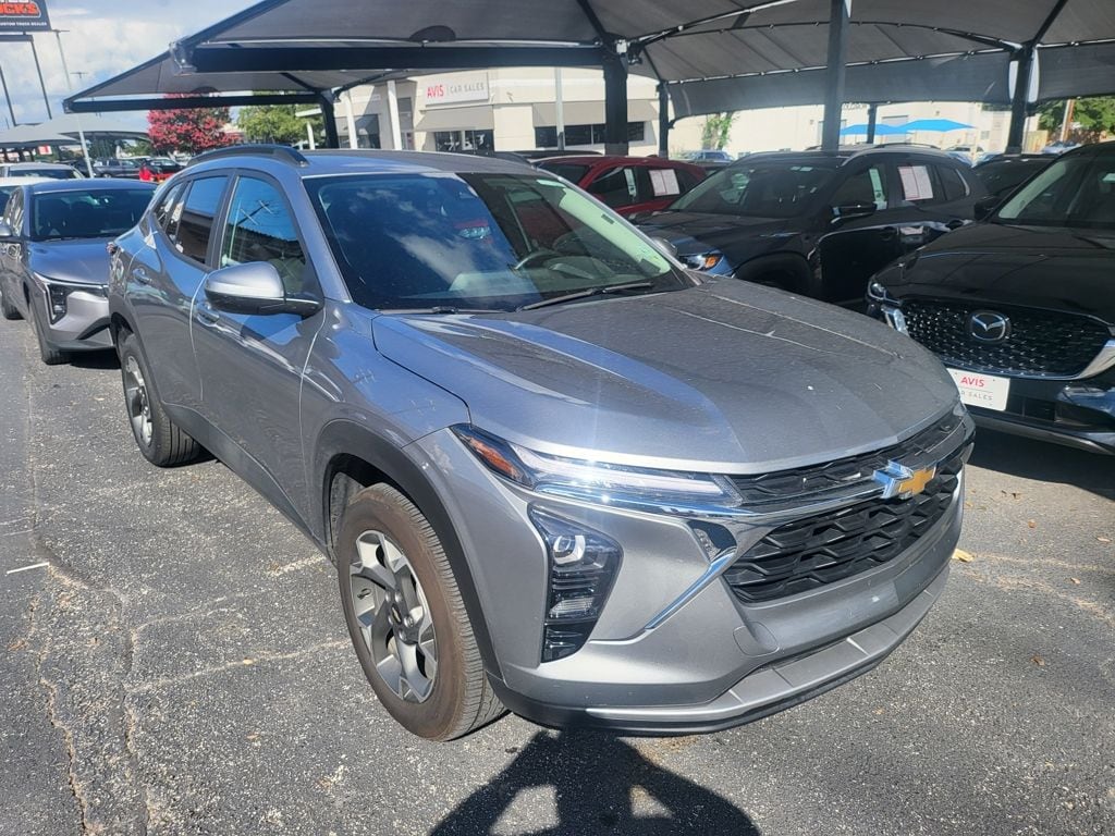 Thumbnail: 2025 Chevrolet Trax - 2