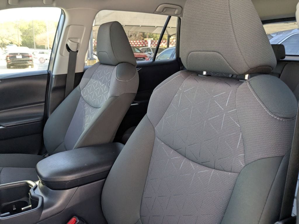 Thumbnail: 2025 Toyota RAV4 - 14