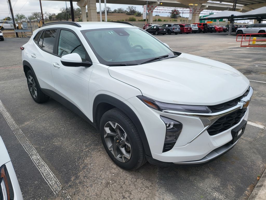 Thumbnail: 2025 Chevrolet Trax - 14