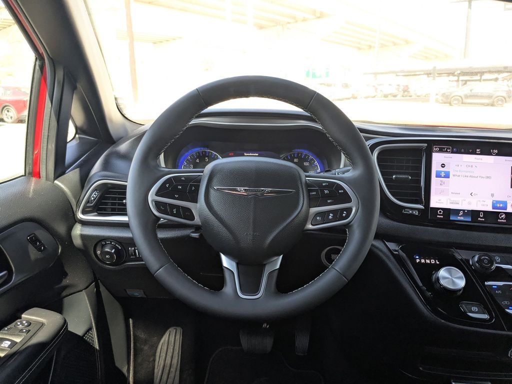 Thumbnail: 2025 Chrysler Pacifica - 25