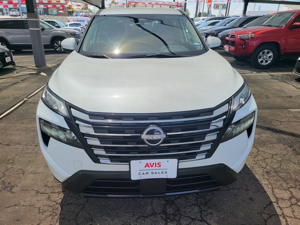 2024 Nissan Rogue SV photo 2