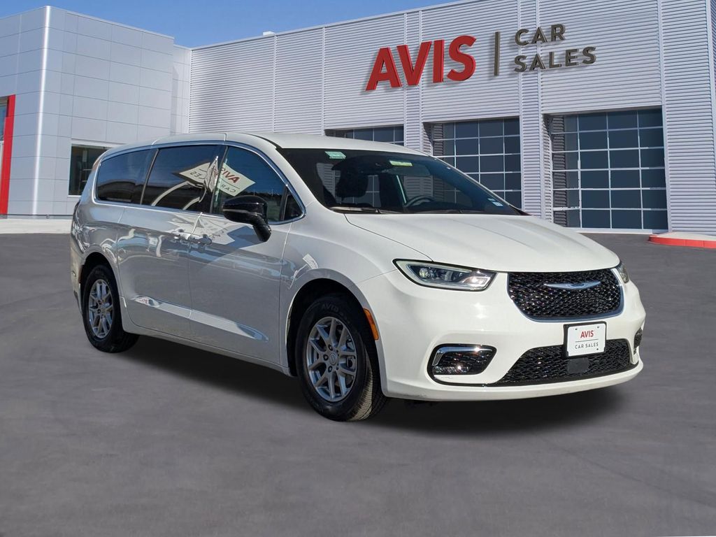 Thumbnail: 2025 Chrysler Pacifica - 9