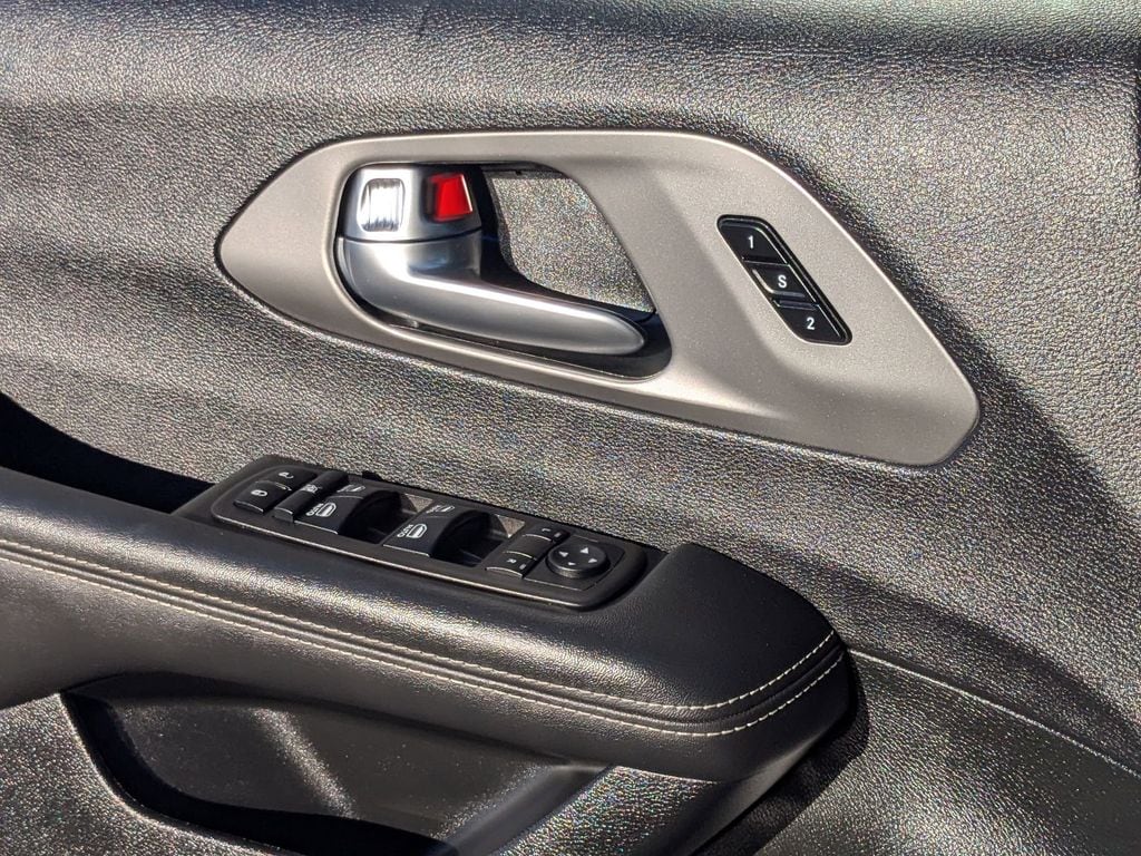 Thumbnail: 2025 Chrysler Pacifica - 17