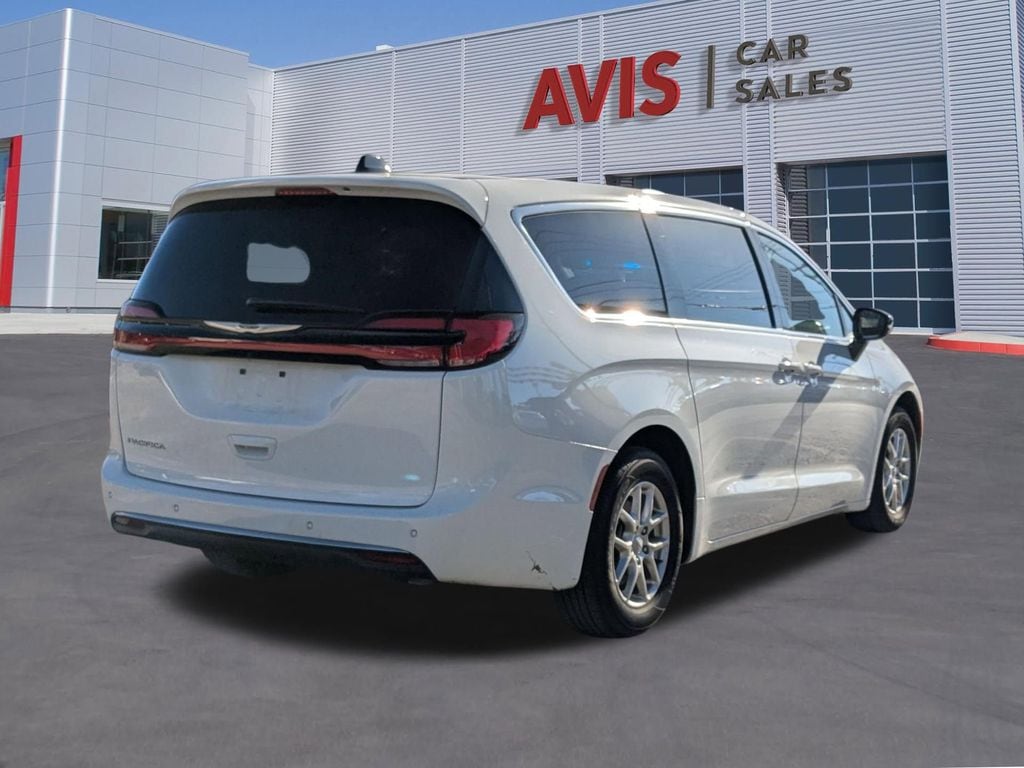 Thumbnail: 2025 Chrysler Pacifica - 6