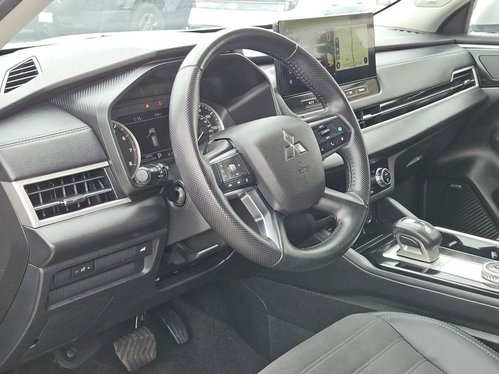 Thumbnail: 2025 Mitsubishi Outlander - 5