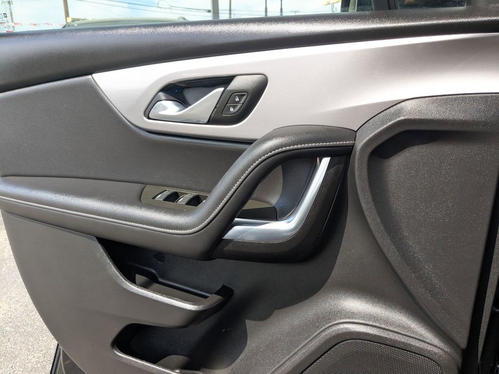 Thumbnail: 2025 Chevrolet Blazer - 16