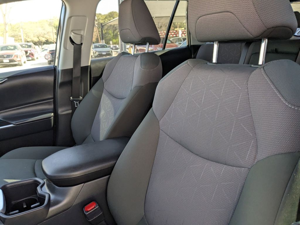 Thumbnail: 2025 Toyota RAV4 - 13