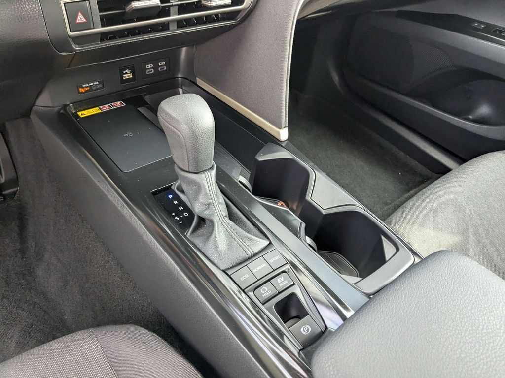 Thumbnail: 2025 Toyota Camry - 23