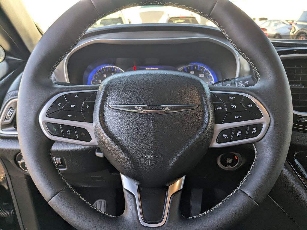 Thumbnail: 2025 Chrysler Pacifica - 18