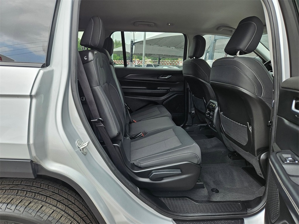 2023 Jeep Grand Cherokee Laredo 28