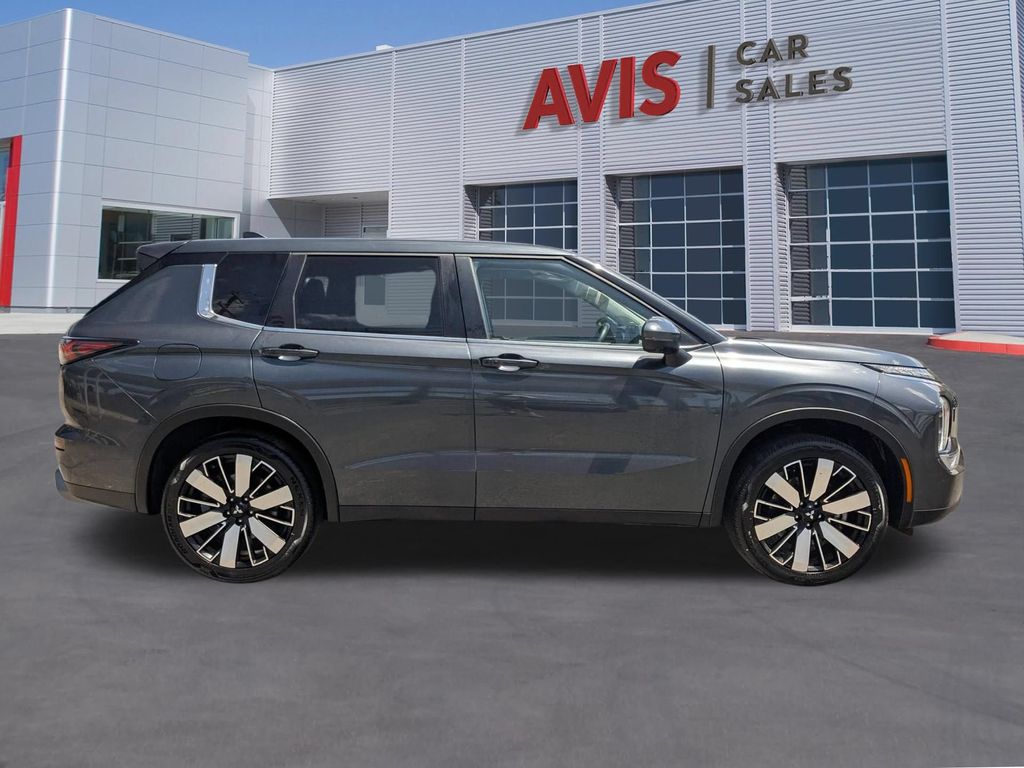 Thumbnail: 2025 Mitsubishi Outlander - 2