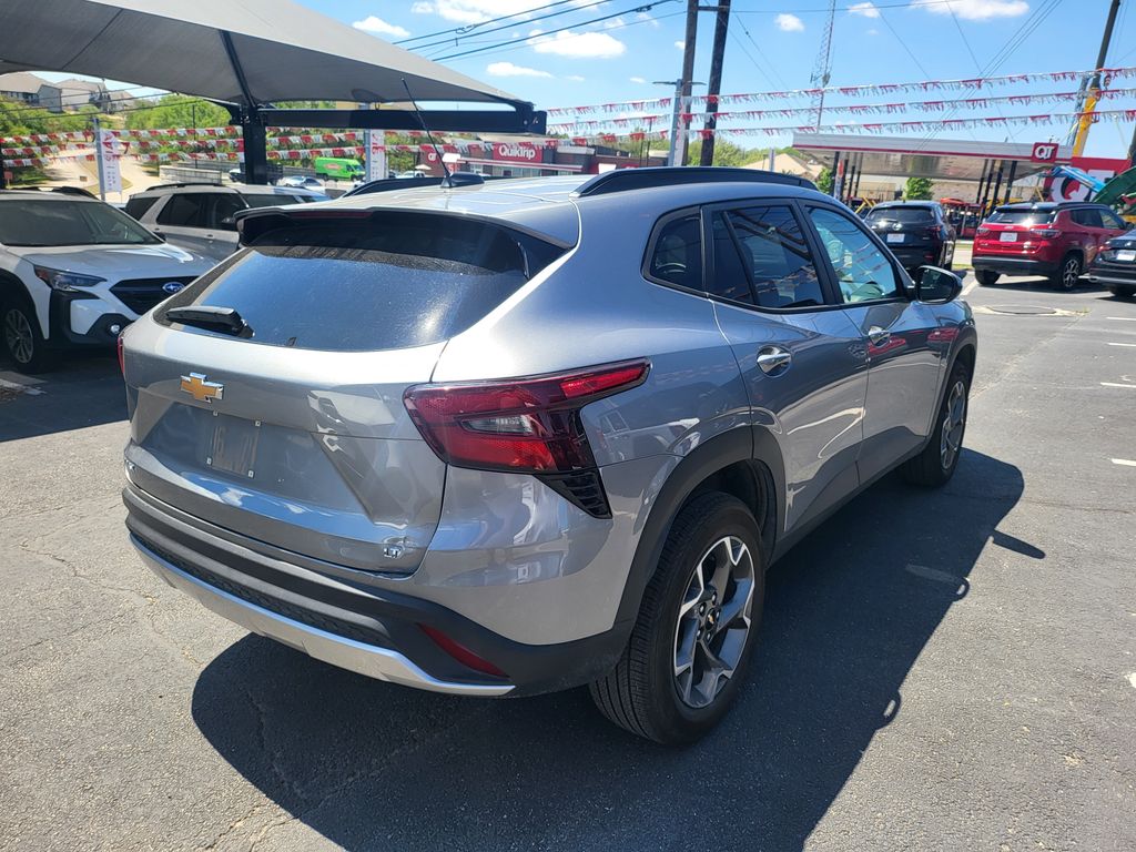 Thumbnail: 2025 Chevrolet Trax - 4