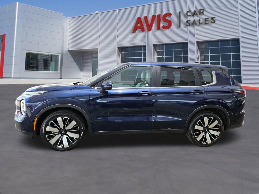 Thumbnail: 2025 Mitsubishi Outlander - 2