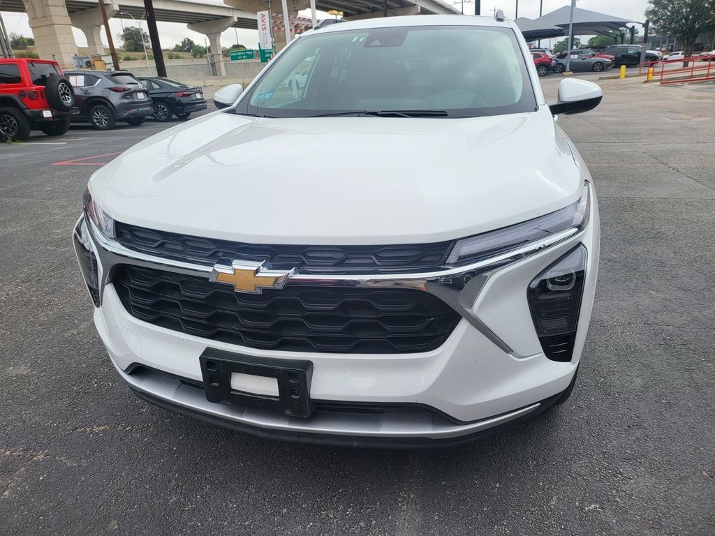 Thumbnail: 2025 Chevrolet Trax - 2