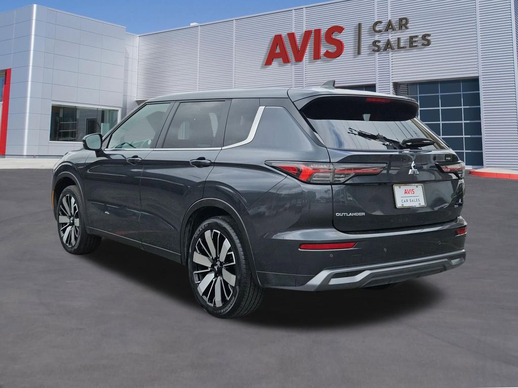 Thumbnail: 2025 Mitsubishi Outlander - 3
