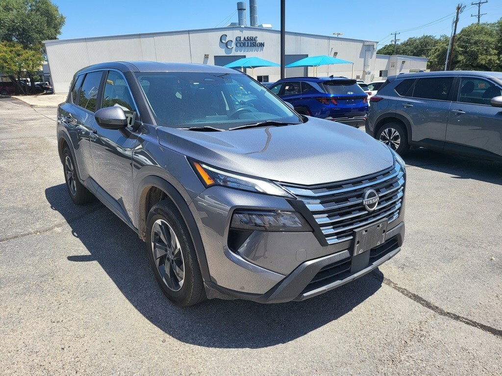 2024 Nissan Rogue SV photo 4