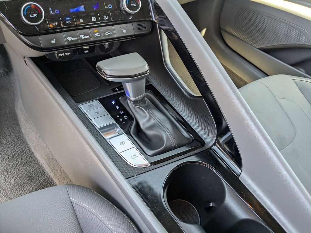 Thumbnail: 2025 Hyundai Elantra - 24