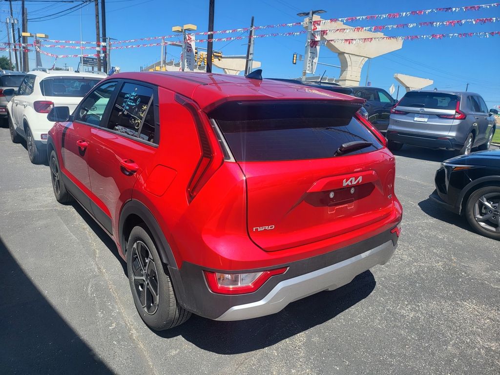 Thumbnail: 2025 Kia Niro - 9