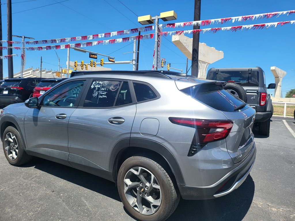 Thumbnail: 2025 Chevrolet Trax - 10