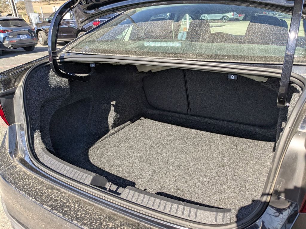 Thumbnail: 2025 Volkswagen Jetta - 28