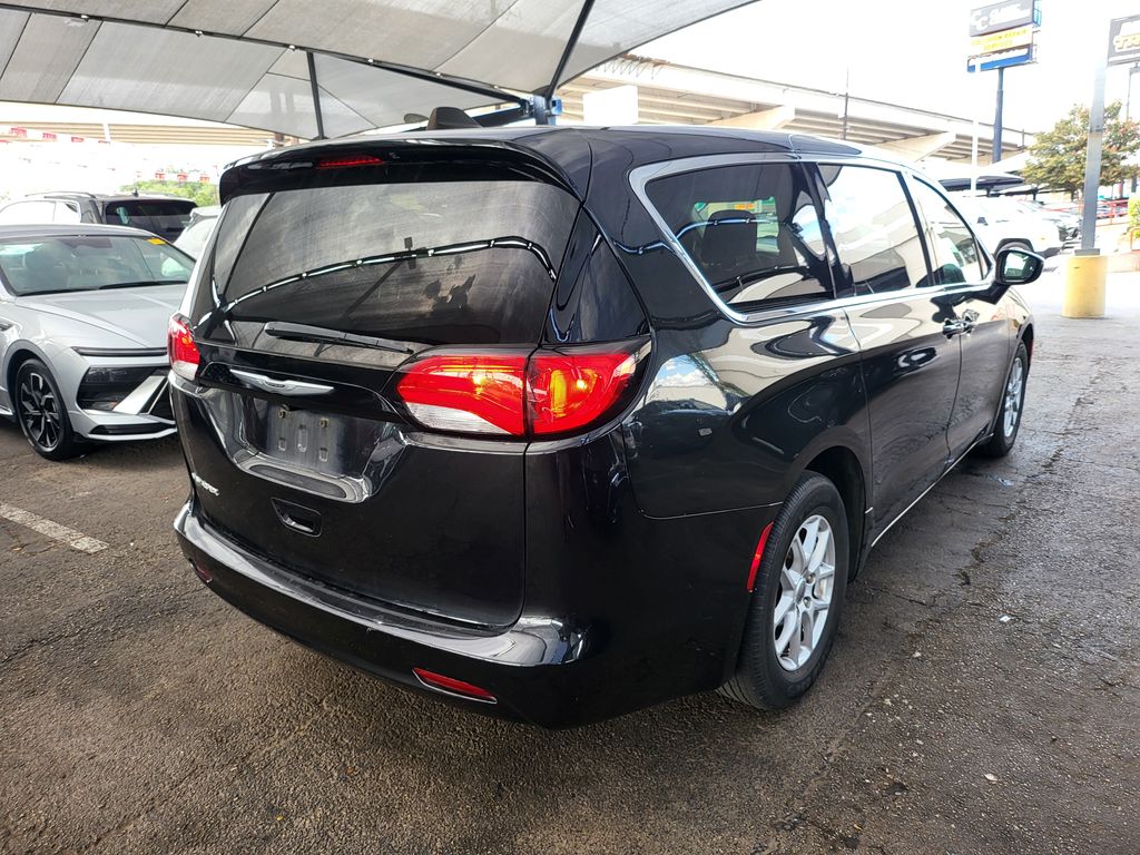 Thumbnail: 2023 Chrysler Voyager - 8