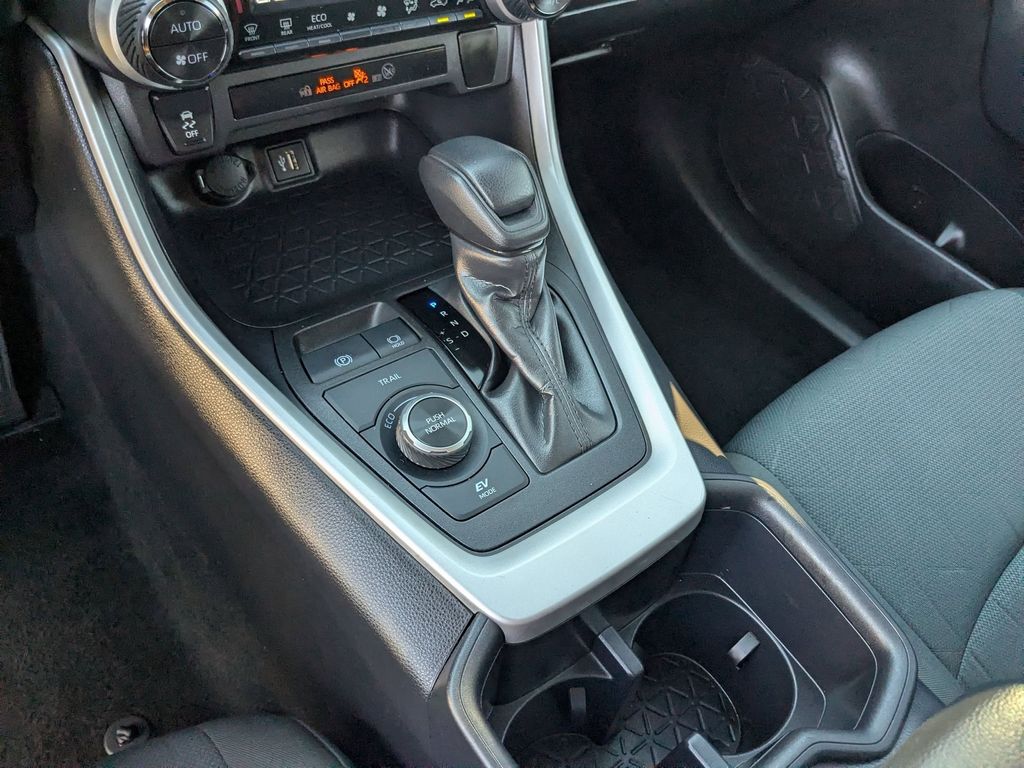 Thumbnail: 2025 Toyota RAV4 - 21