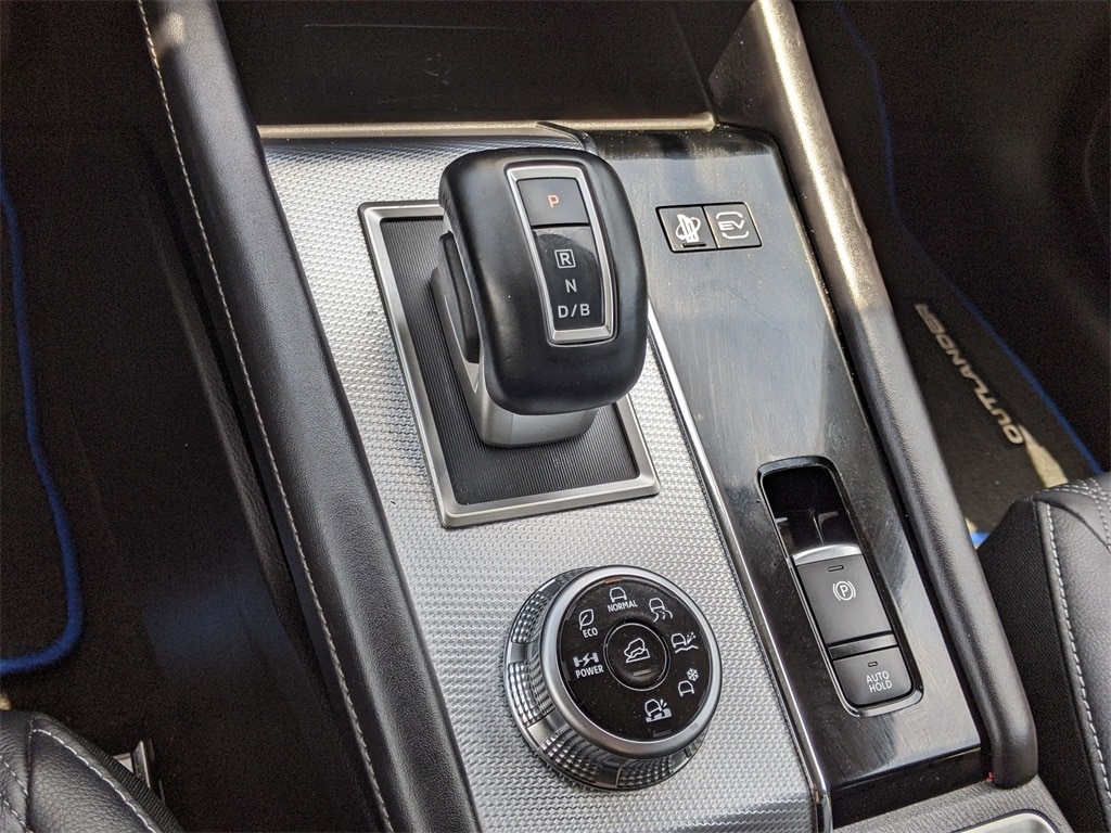 2023 Mitsubishi Outlander SEL 27