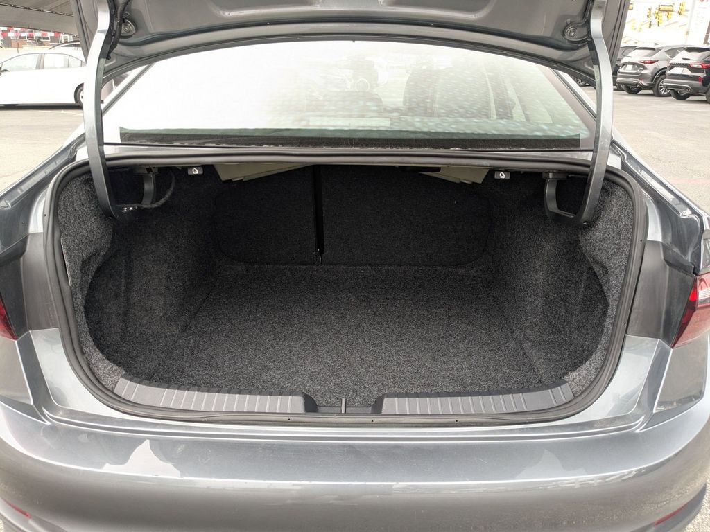 Thumbnail: 2025 Volkswagen Jetta - 26