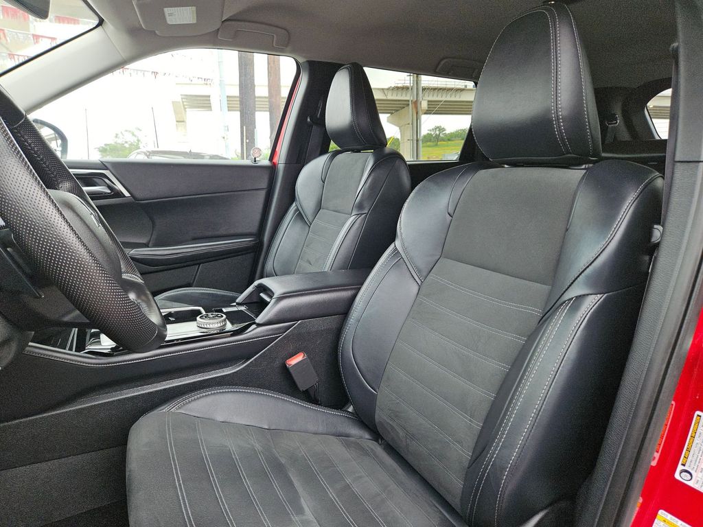Thumbnail: 2025 Mitsubishi Outlander - 16