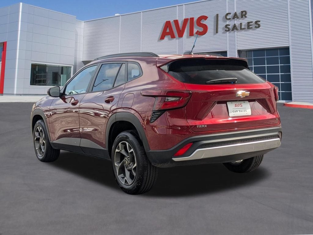 Thumbnail: 2025 Chevrolet Trax - 3