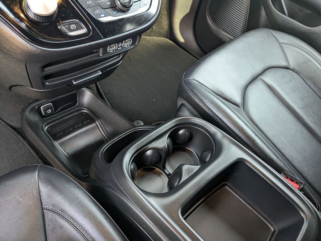 Thumbnail: 2025 Chrysler Pacifica - 23